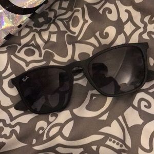 Black lightly worn Ray Bans